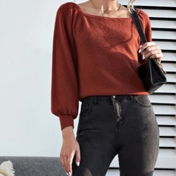 Unused sweater, exactly like pictures - Picture 1 of 4